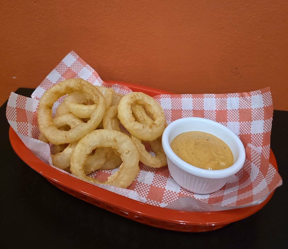 Hand Cut Onion Rings w/ Chipotle Mayo Sauce Dip